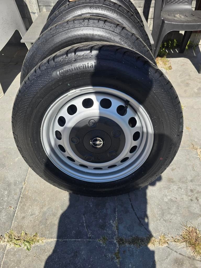 Opel vivaro banden op stalen velgen 16 inch nieuw, Auto-onderdelen, Banden en Velgen, Ophalen, 16 inch, Banden en Velgen, Zomerbanden
