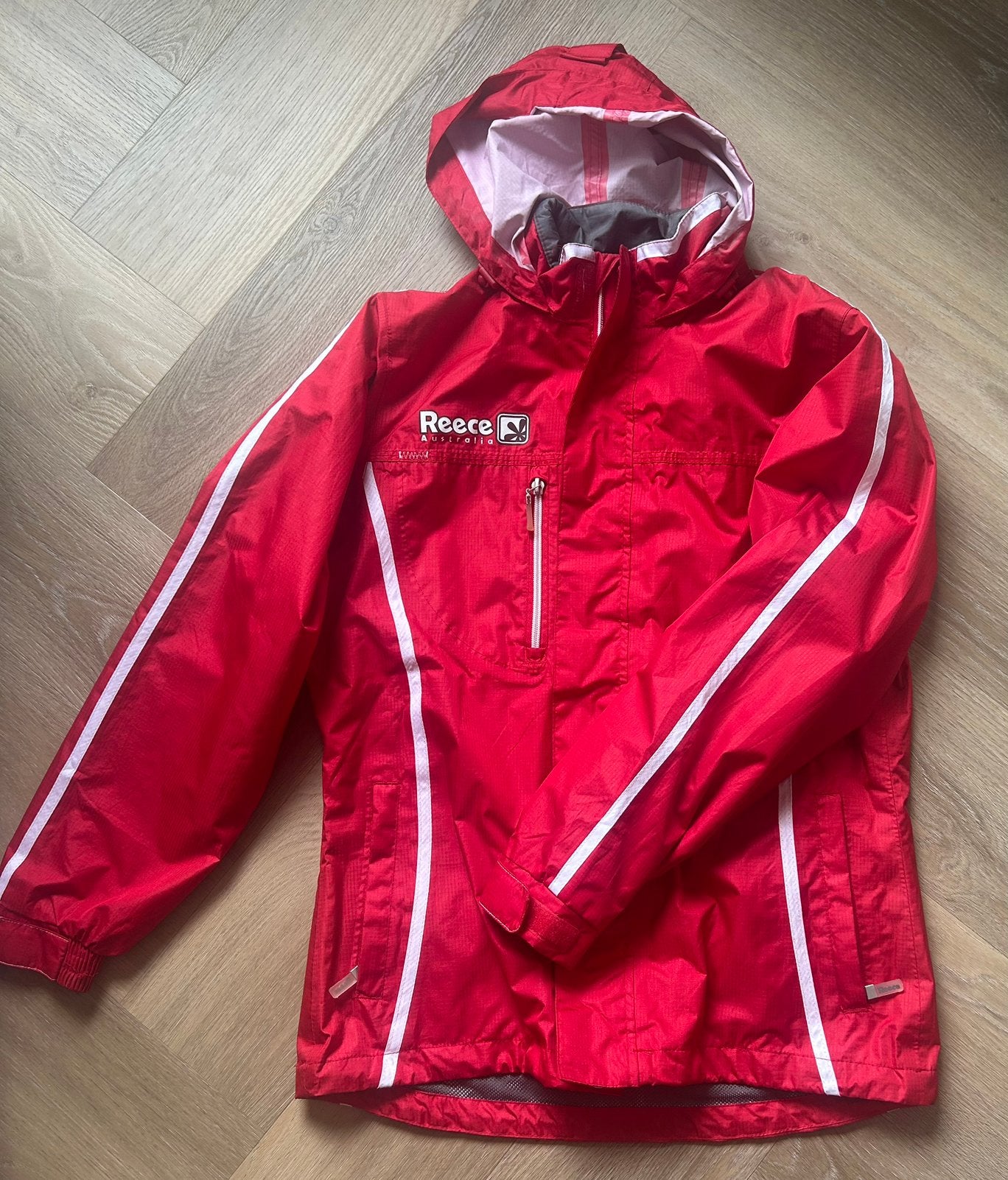 Rode REECE regenjas maat S, Ophalen of Verzenden, Zo goed als nieuw, Kleding