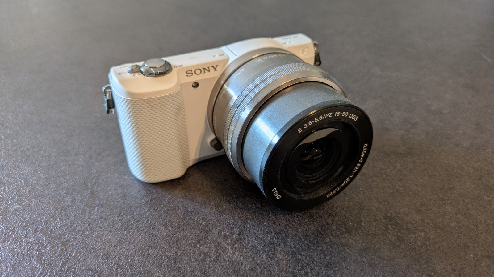 Sony Alpha a5000 incl. kitlens, Lensdop, Overige typen, Ophalen of Verzenden, Zo goed als nieuw