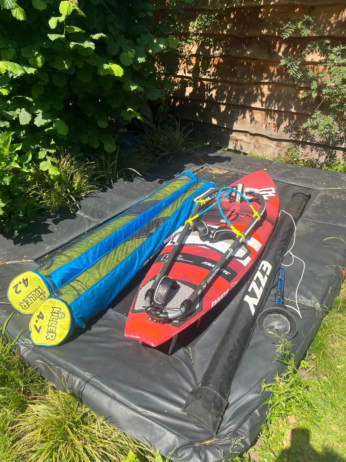 FANATIC GRIP TE 76+ KA KILLER 4.2 & 4.7 ZEILEN + masten giek, Ophalen of Verzenden, Zo goed als nieuw