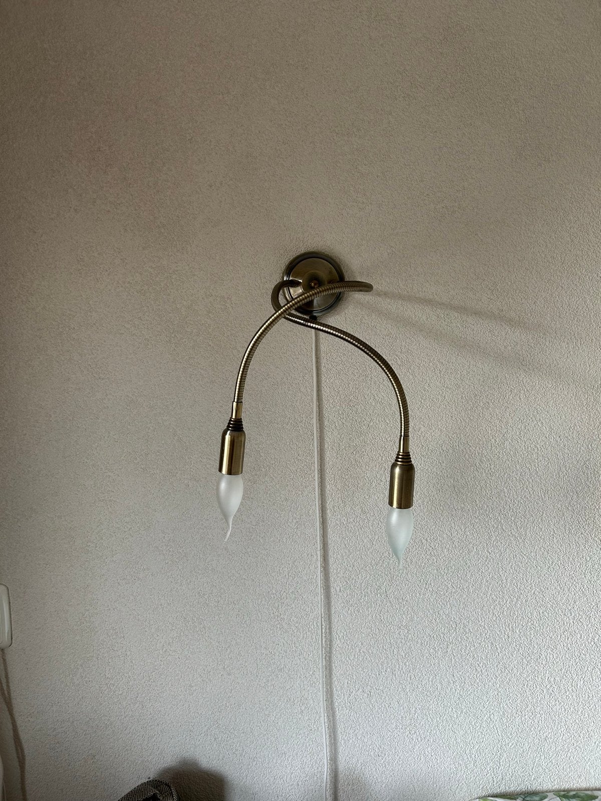 Flexibele wandlamp met twee lichtpunten, Gebruikt, E14 (klein), Ophalen of Verzenden, Leeslamp