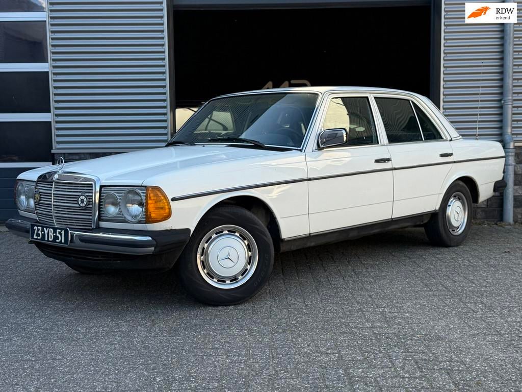Mercedes-Benz 200-280 (W123) 230 1977|Belastingvrij|Airco|Le, Gebruikt, 4 cilinders, 700 kg, Bedrijf