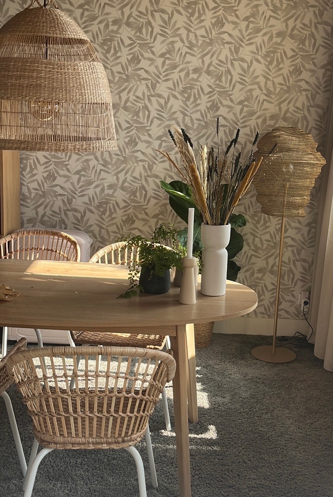 Ovale eettafel met lichte beschadiging tafelblad, Ophalen, Gebruikt, 50 tot 100 cm, 150 tot 200 cm