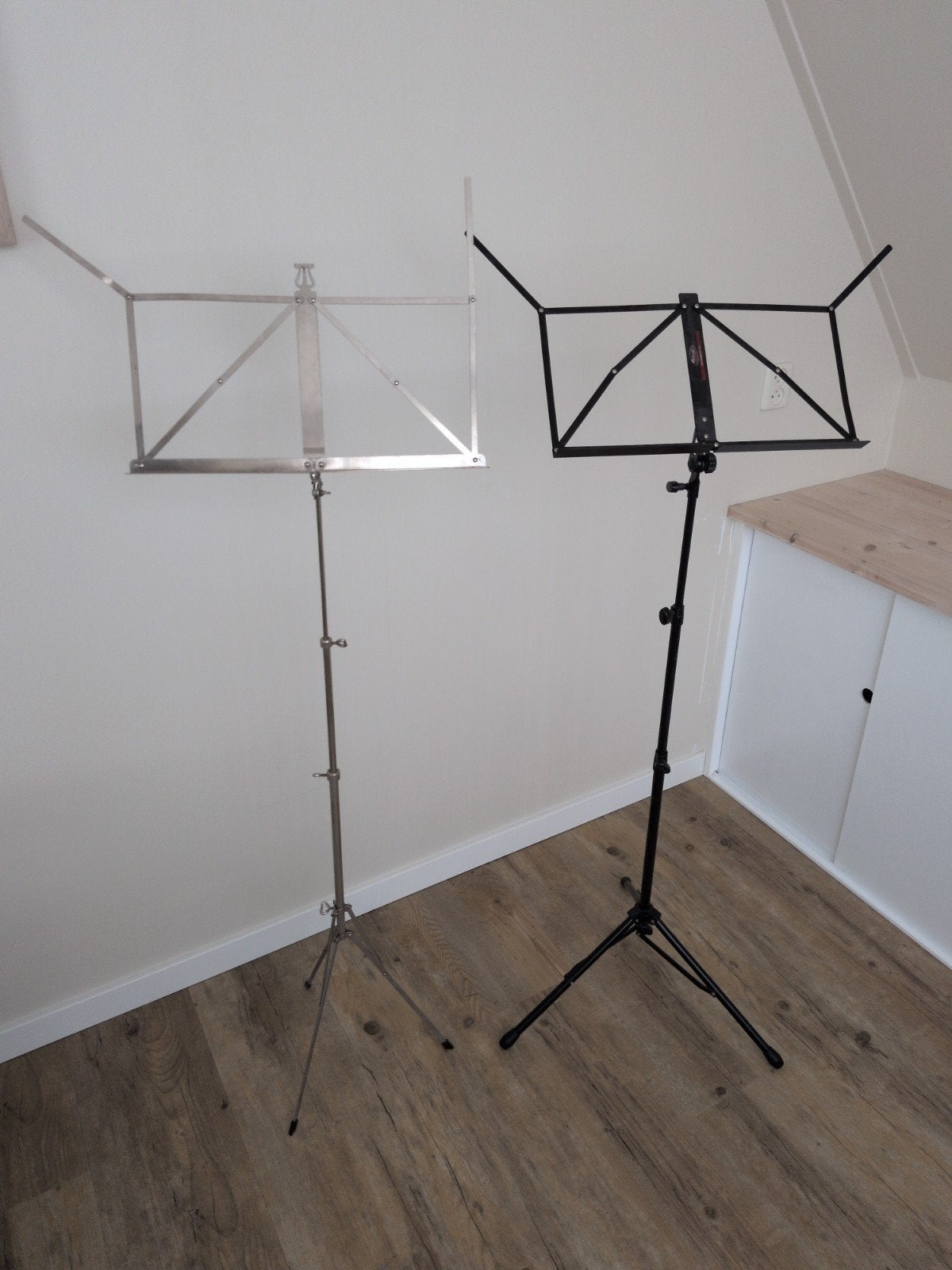 Twee muziekstandaards (zwart en zilver), Ophalen, Gebruikt, Muziekstandaard, Cello