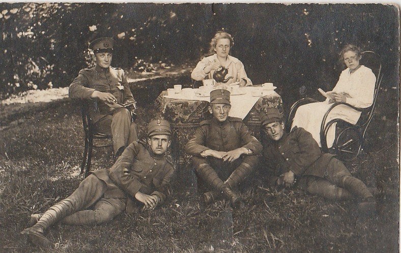 Fotokaart. Domburg. Militairen. 1914/18, Verzamelen, Ophalen of Verzenden, Voor 1920, Ongelopen, Zeeland