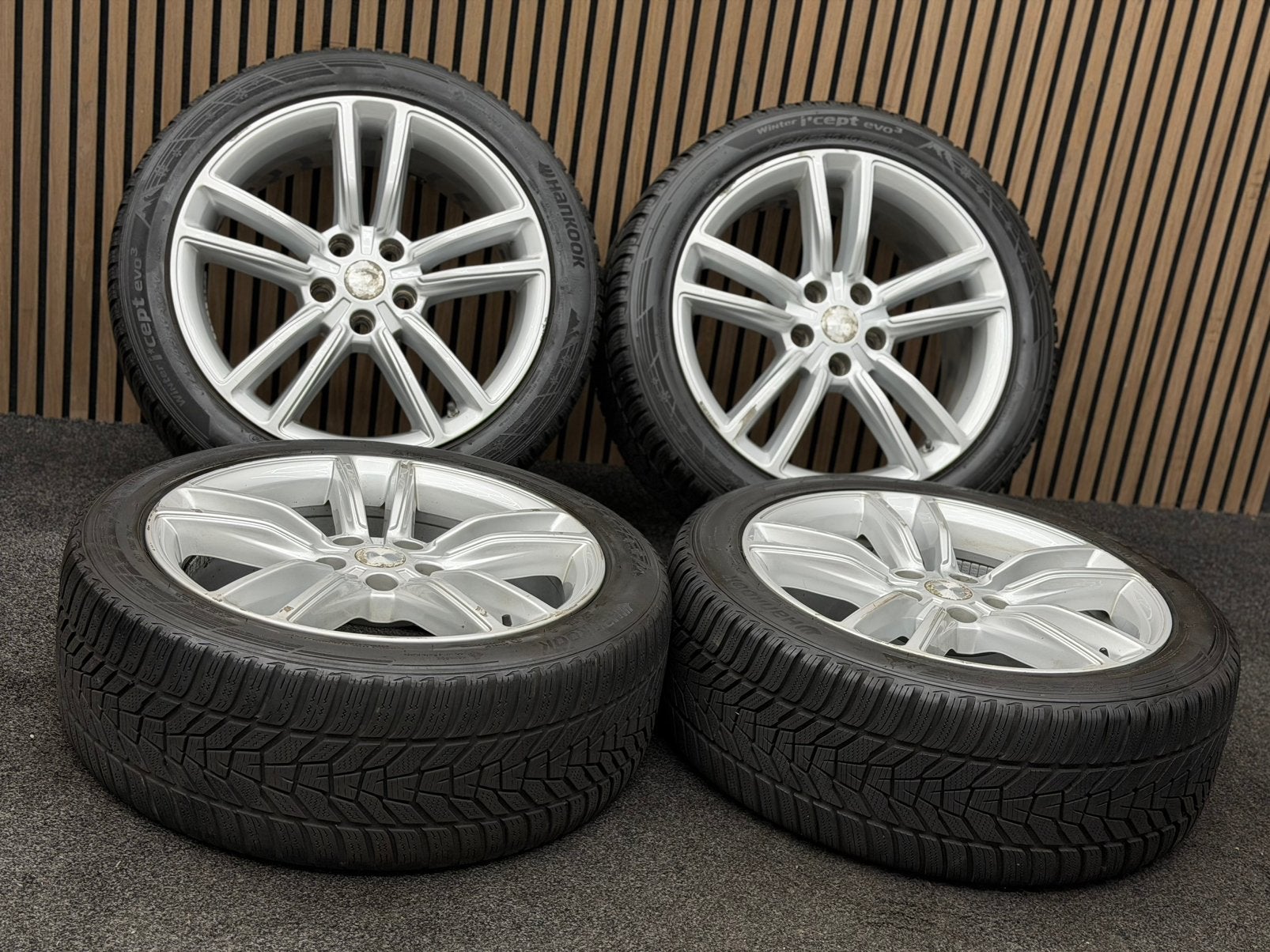 Originele 19 inch Tesla Model S 5x120 ET40 245/45/19 Hankook, Auto-onderdelen, 245 mm, ., Banden en Velgen, Winterbanden