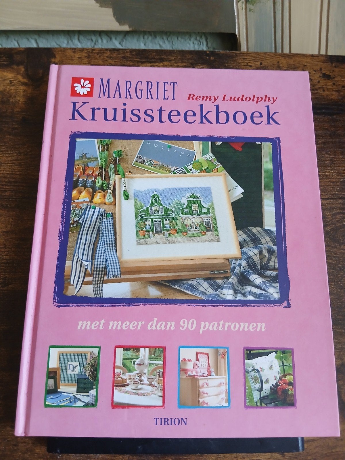 Margriet Kruissteekboek Remy Ludolphy, Remy Ludolphy, Ophalen of Verzenden, Zo goed als nieuw, Borduren en Naaien