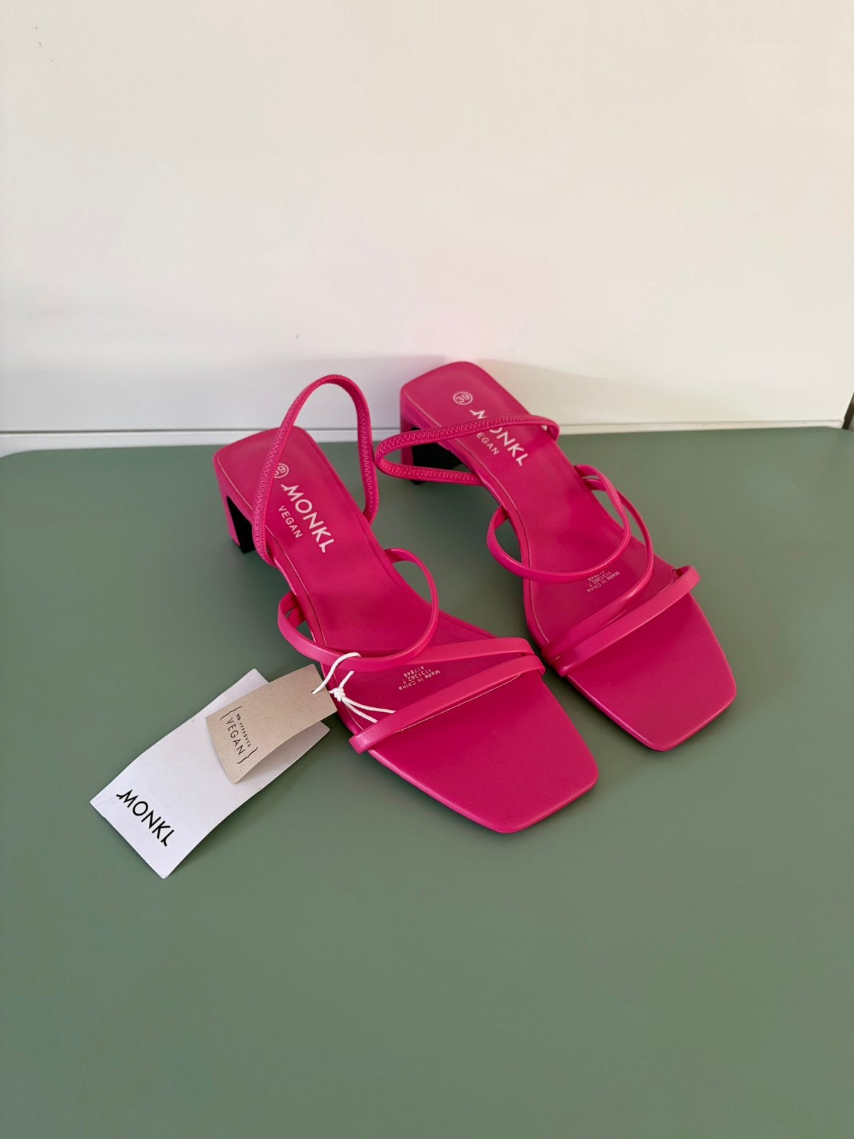 Monki roze sandalen met hak NIEUW 39, Nieuw, Roze, Sandalen of Muiltjes, Ophalen of Verzenden