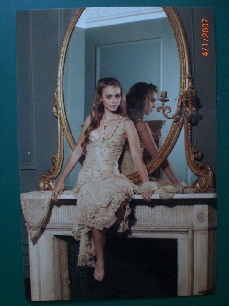 foto Lily Collins, Ophalen of Verzenden, 1980 tot heden, Ongelopen, Sterren en Beroemdheden