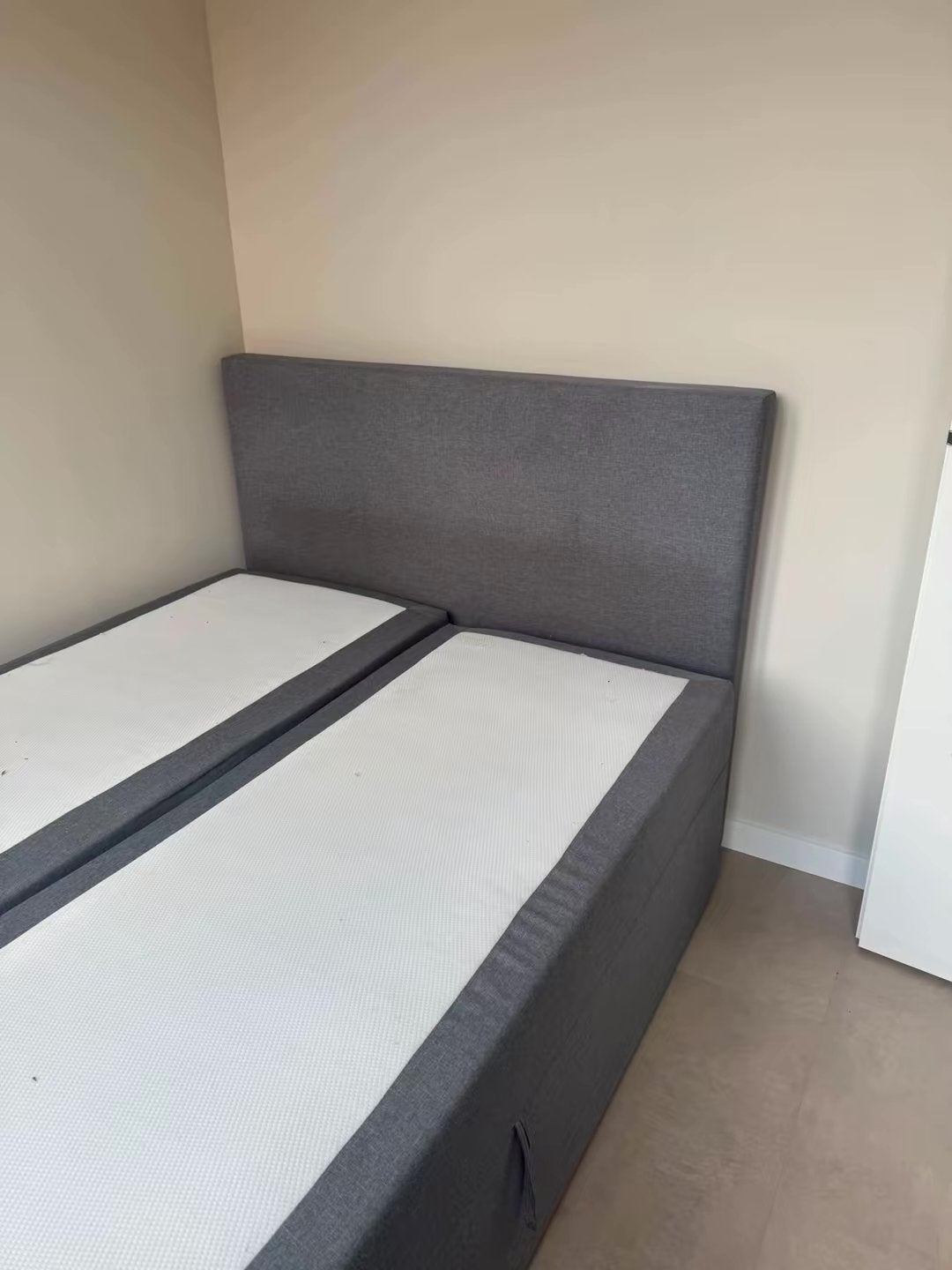 Gratis boxspring bed met hoofdbord, grijs, Gebruikt, Tweepersoons, Ophalen of Verzenden, 180 cm