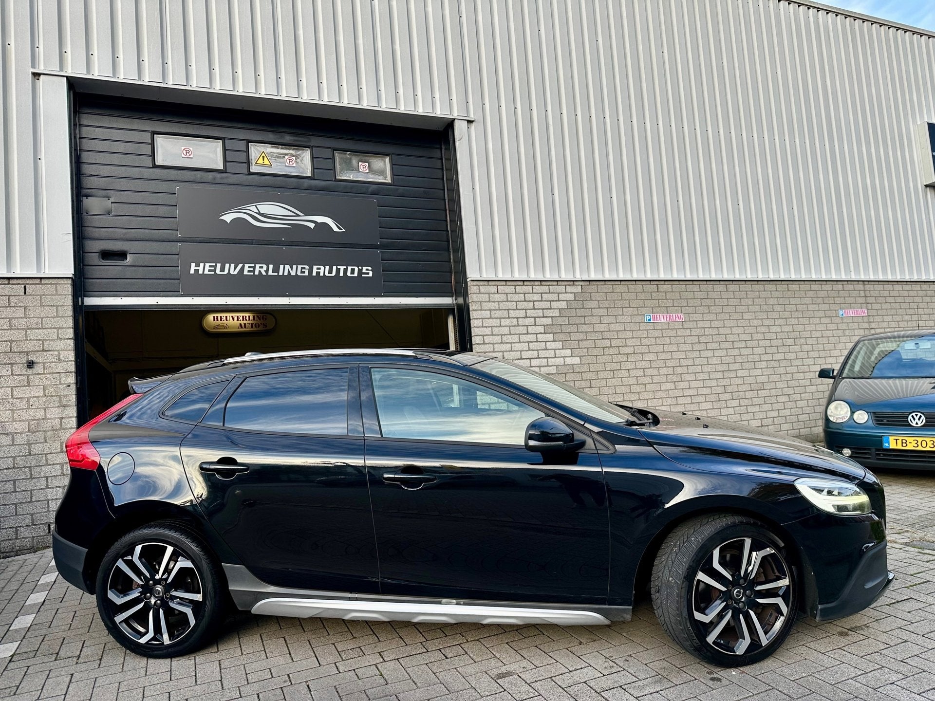 Volvo V40 Cross Country 2.0 T3 Summum | Navi | Leder | PDC |, Voorwielaandrijving, Dealer onderhouden, Gebruikt, Euro 6