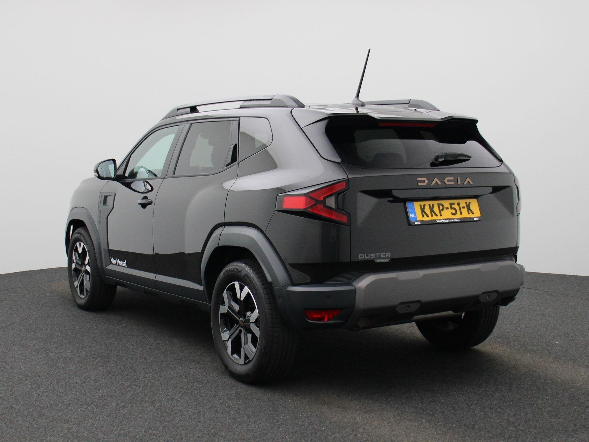 Dacia Duster 1.6 Hybrid 140 Extreme | 360-graden Multiview C, 4 cilinders, Duster, Parkeersensor, Zwart