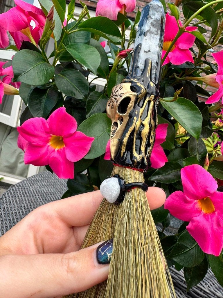 Handmade Rainbow Moonstone Witch Besom • Raven Skull, Verzenden, Mineraal