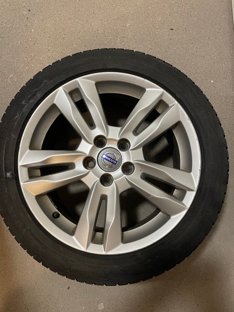 Winterbanden set Volvo V60 235/17/45 5-108 mm, Auto-onderdelen, Ophalen, Gebruikt, 17 inch, Winterbanden
