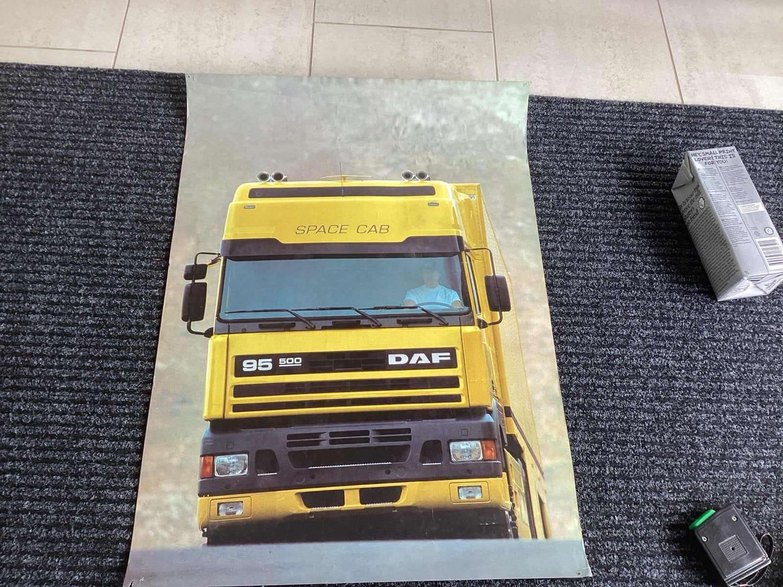 DAF 95 500 Space Cab Vrachtwagen Poster 50x70 cm, Boeken, Ophalen of Verzenden, Zo goed als nieuw, Overige merken