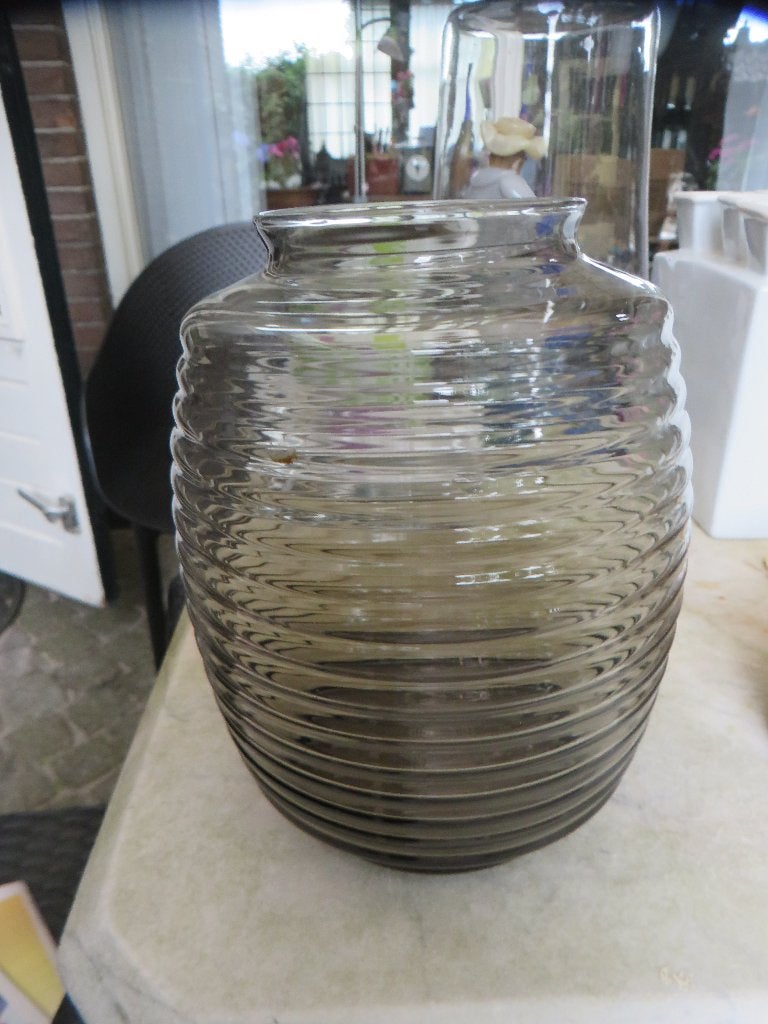 Copier design Leerdam ribbel vaas, licht bruin jaren vijftig, Antiek en Kunst, Antiek | Glas en Kristal, Ophalen of Verzenden