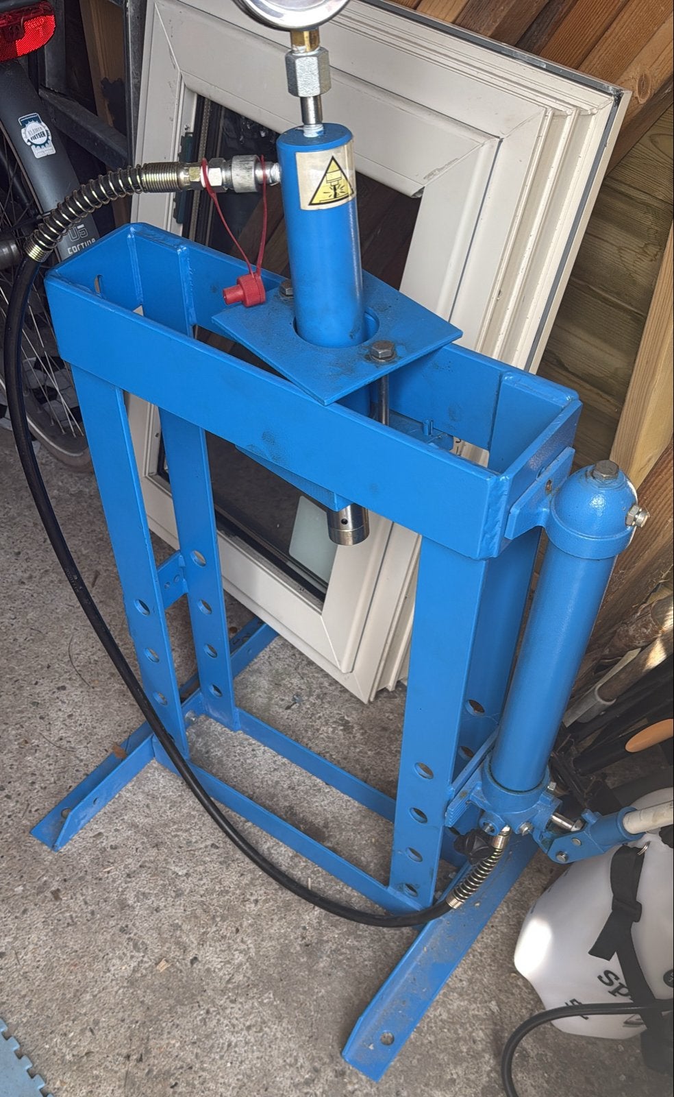 Hydraulische Werkplaatspers 15 Ton (Frame + Cilinder + Meter, Ophalen, Zo goed als nieuw