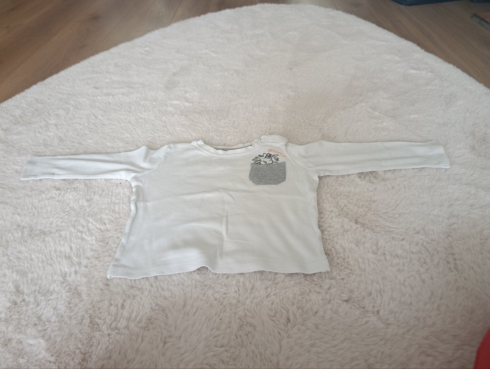 Wit shirt met lange mouwen en leeuwenprint, Kinderen en Baby's, Babykleding | Overige, Ophalen of Verzenden, Gebruikt, Onbekend