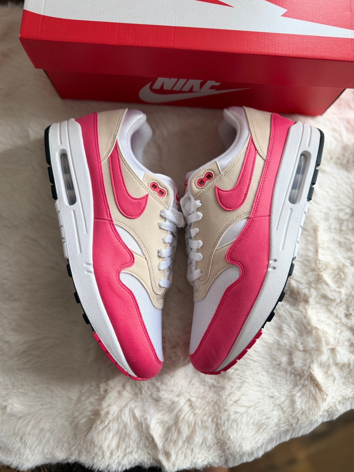 Nike Air Max 1 Wit Roze EU 46 AirMax One nieuw Sneakermaatje, Kleding | Heren, Schoenen, Overige kleuren, Nieuw, Ophalen of Verzenden