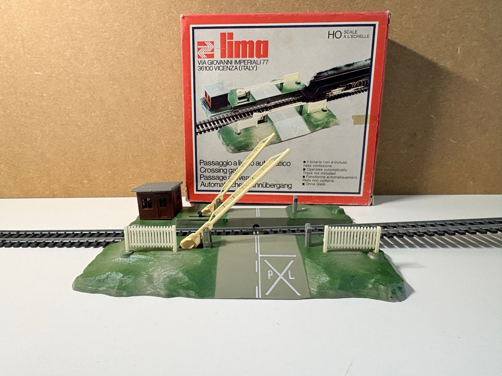 Lima HO Spoorwegovergang met slagbomen, Hobby en Vrije tijd, Modeltreinen | H0, Ophalen, Gebruikt, Gelijkstroom, Brug, Tunnel of Gebouw