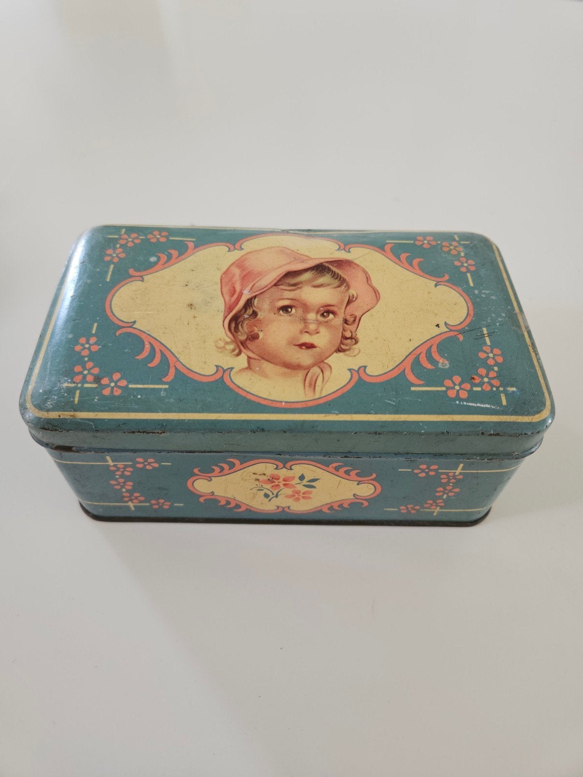 Vintage blikken doosje met kinderportret en bloemen, Ophalen of Verzenden