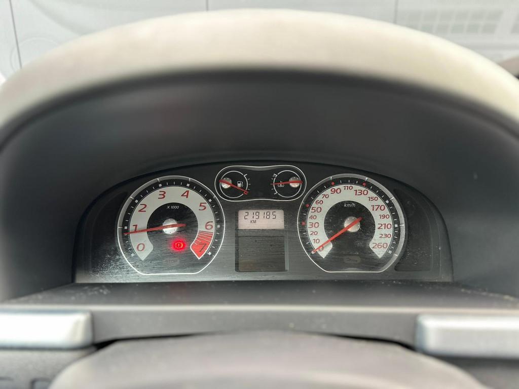 Renault Laguna 2.0-16V Tech Line, 135 pk, Gebruikt, 4 cilinders, Leder en Stof