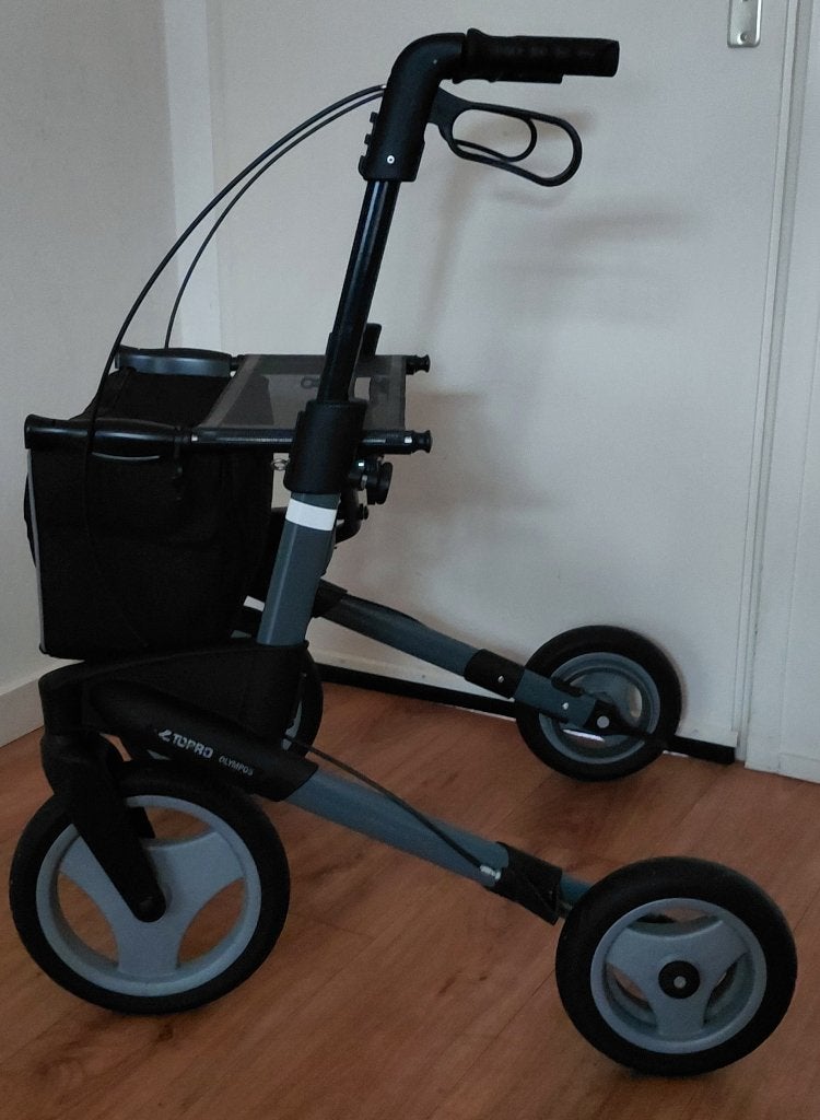 Rollator Topro Olympos M + stevige tas   ( z.g.a.n. ), Diversen, Rollators, Zo goed als nieuw, Lichtgewicht, Opvouwbaar, Ophalen of Verzenden