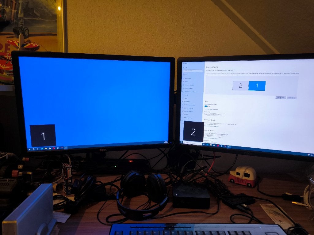 2 DELL 24" monitoren op monitorbeugel met 2 armen, Ophalen, IPS, In hoogte verstelbaar, Full HD
