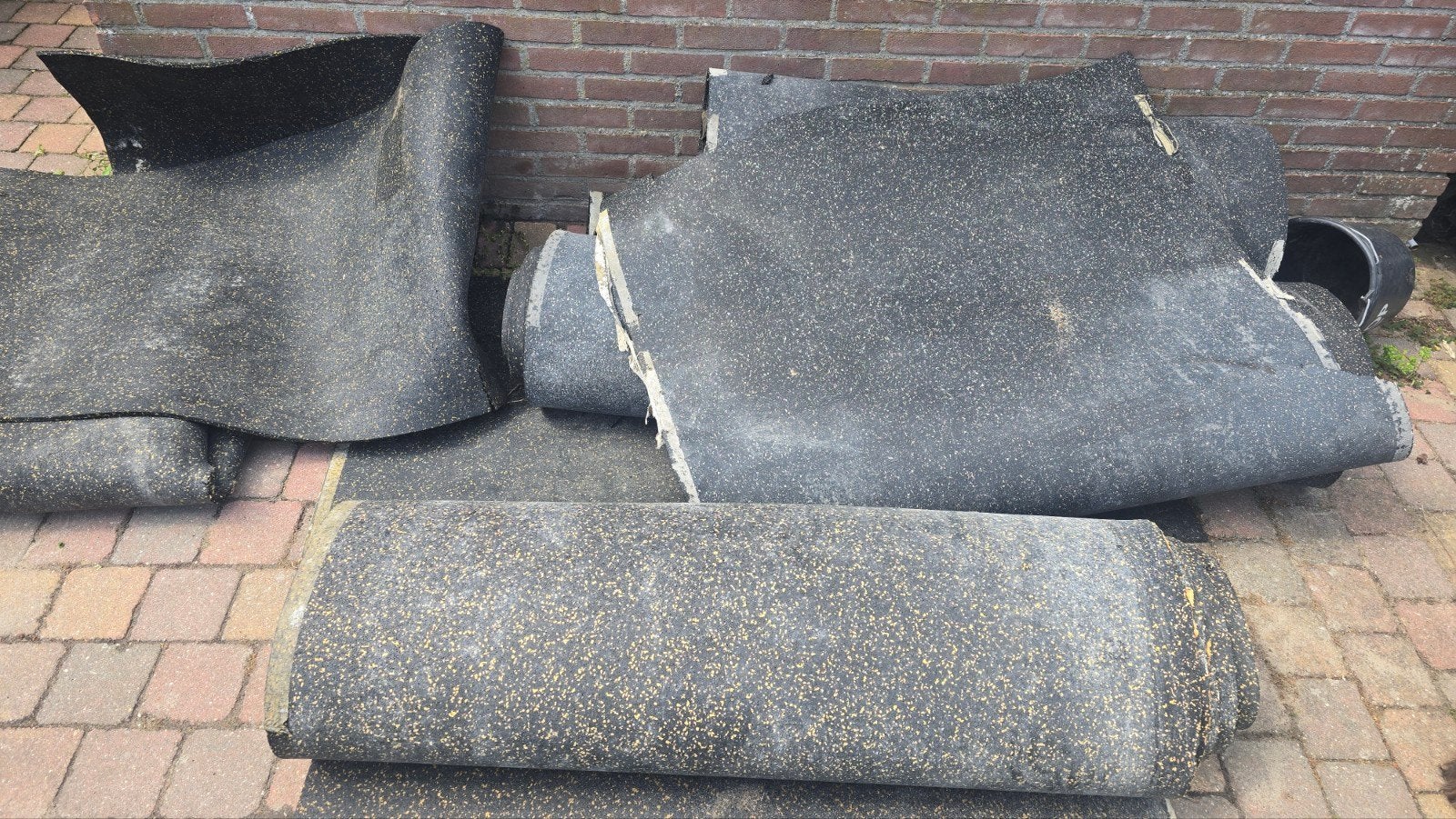 Restpartij rubbergranulaat matten, Ophalen