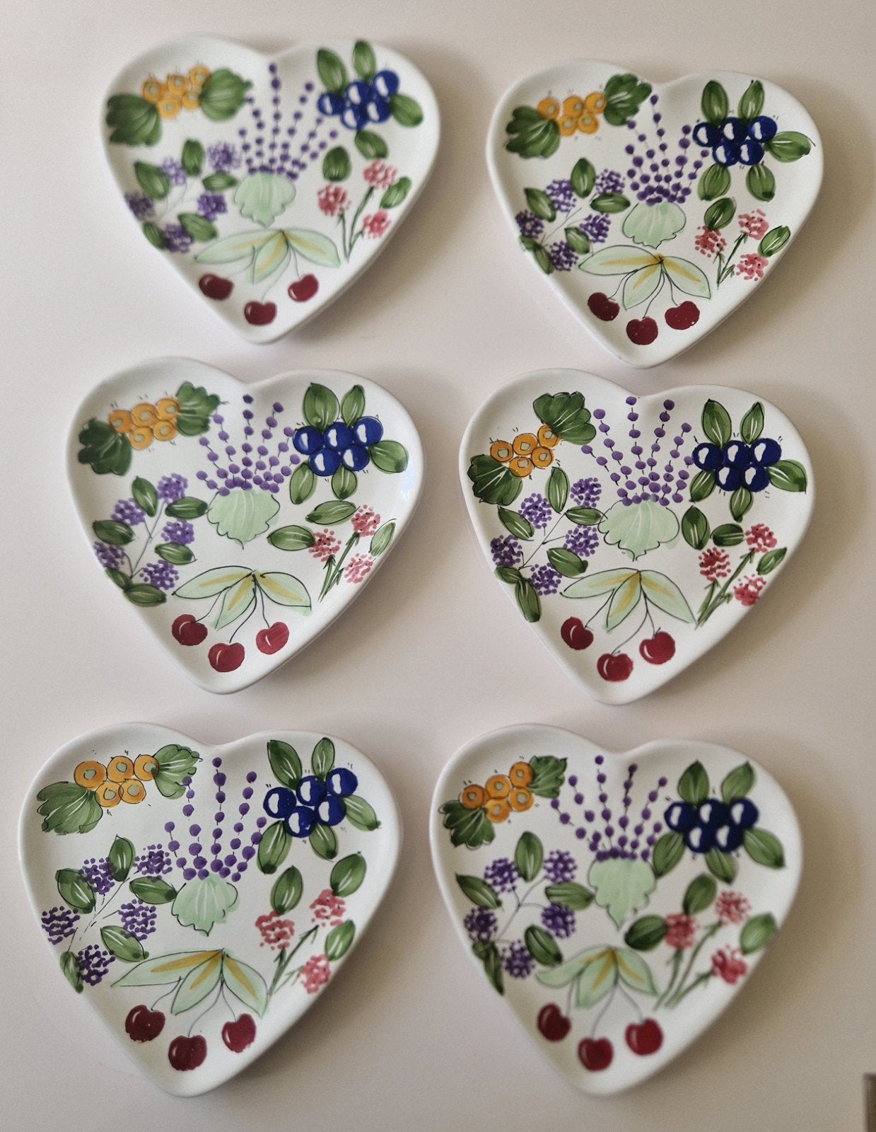Vintage, zes hongaarse handmade borden, Ophalen of Verzenden, Zo goed als nieuw