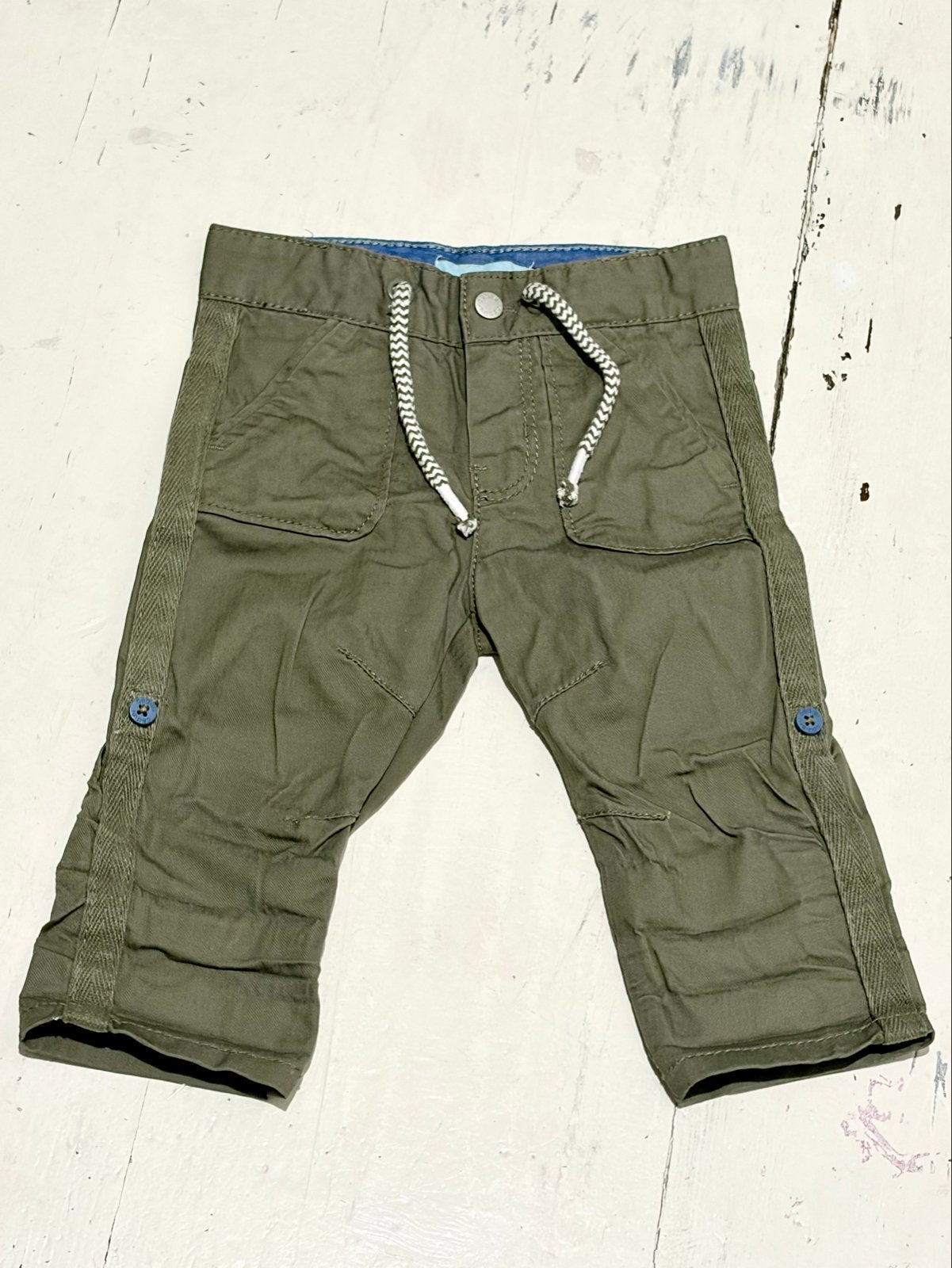 Obaïbi multifunctioneel broekje/shortje legergroen 62 (3M), Kinderen en Baby's, Ophalen of Verzenden, Zo goed als nieuw, Jongetje
