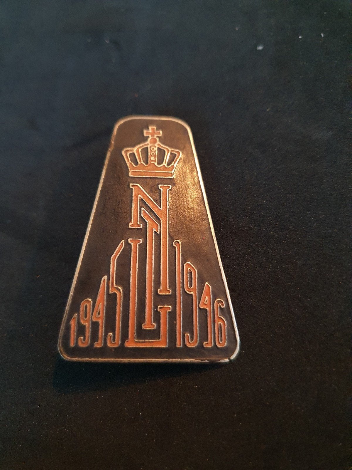 Vintage NL 1945-1946 Speldje - Oorlogsherdenking knil, Ophalen of Verzenden, Landmacht, Nederland