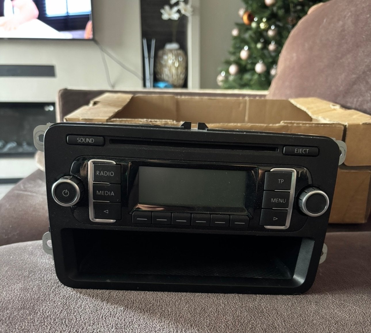 Volkswagen RCD 330 Plus autoradio met bekabeling, Ophalen of Verzenden, Zo goed als nieuw