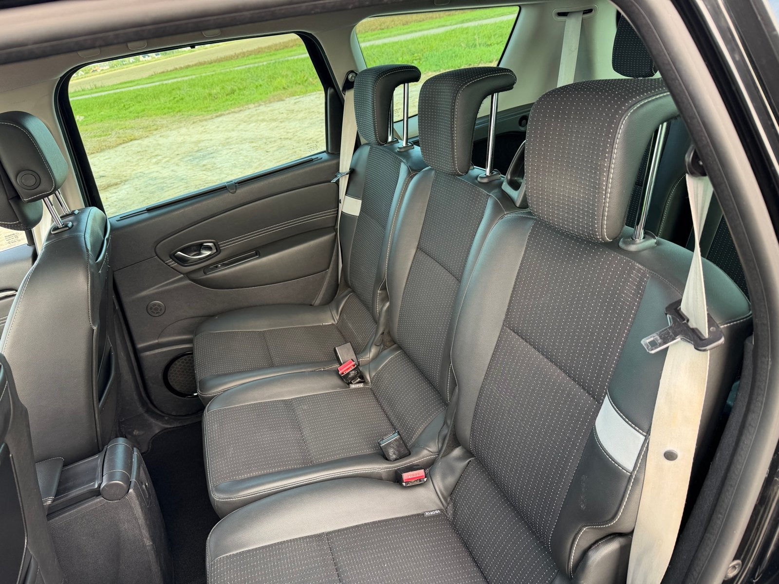Foto 13 van Renault Grand Scenic 1.4 TCE 96KW 7P 2011 Zwart