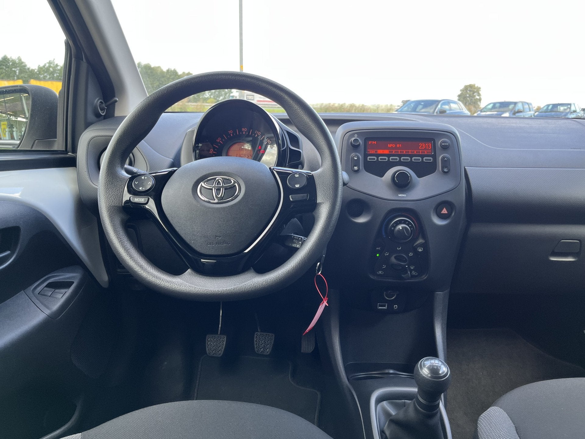 Toyota Aygo 1.0 VVT-i x-fun / Airco / Cruise / Elek Ramen V, Voorwielaandrijving, 12 maanden, Stof, Gebruikt