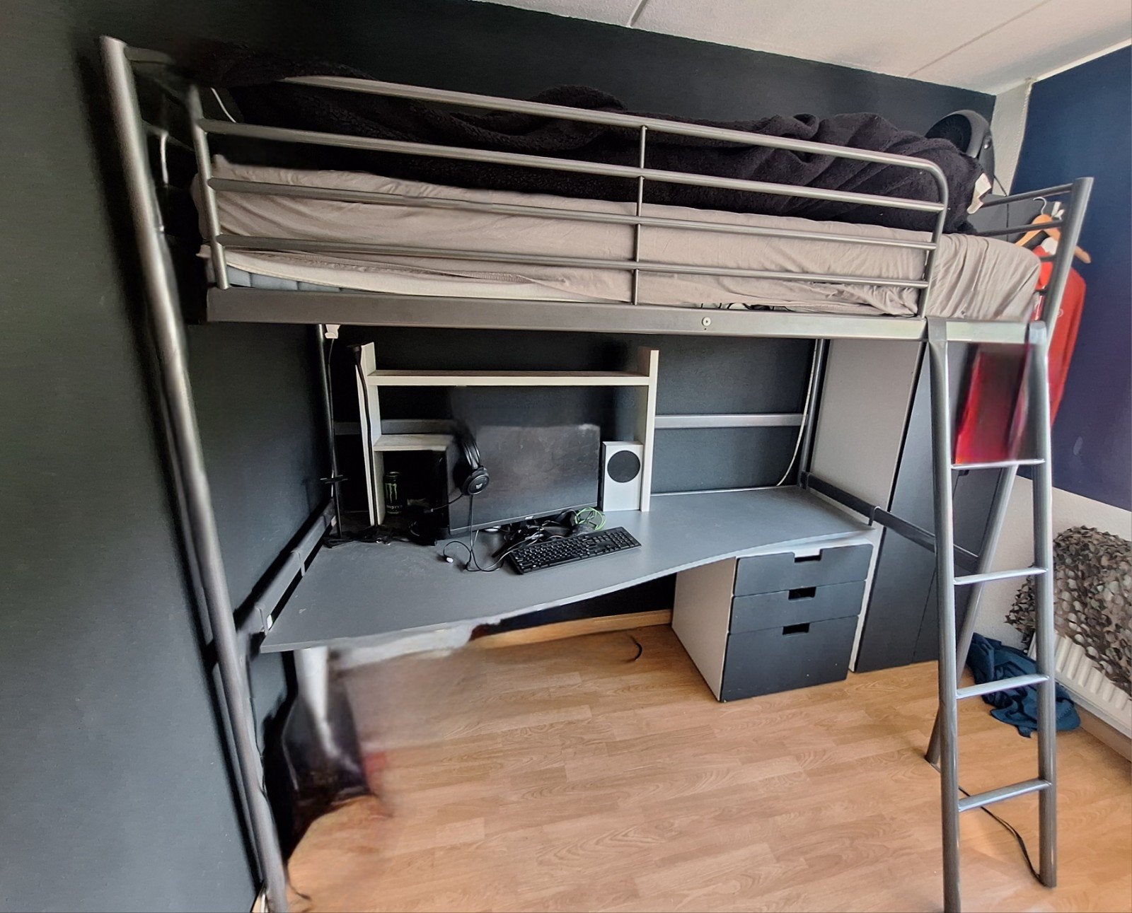 IKEA SVÄRTA Hoogslaper met Bureau - Zilverkleurig Staal, Ophalen, Eenpersoons, Zo goed als nieuw, 90 cm