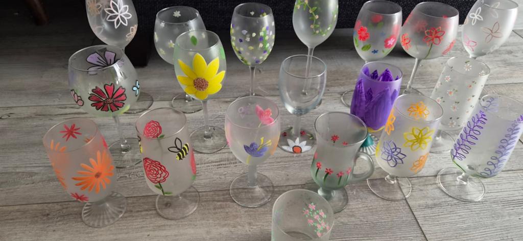 Mooie handgeschilderde glazen  bloemmotief, Huis en Inrichting, Keuken | Servies, Ophalen, Glas, Overige stijlen, Glas of Glazen