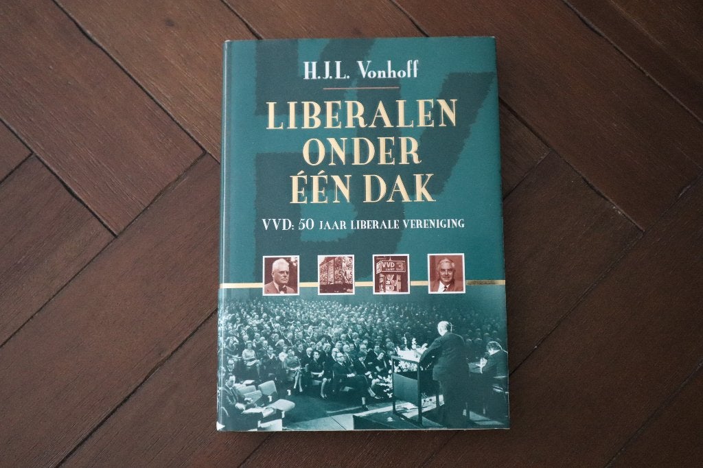 Liberalen onder één dak - VVD: 50 jaar Liberale Vereniging, Ophalen of Verzenden, Zo goed als nieuw, H.J.L. Vonhoff, Nederland