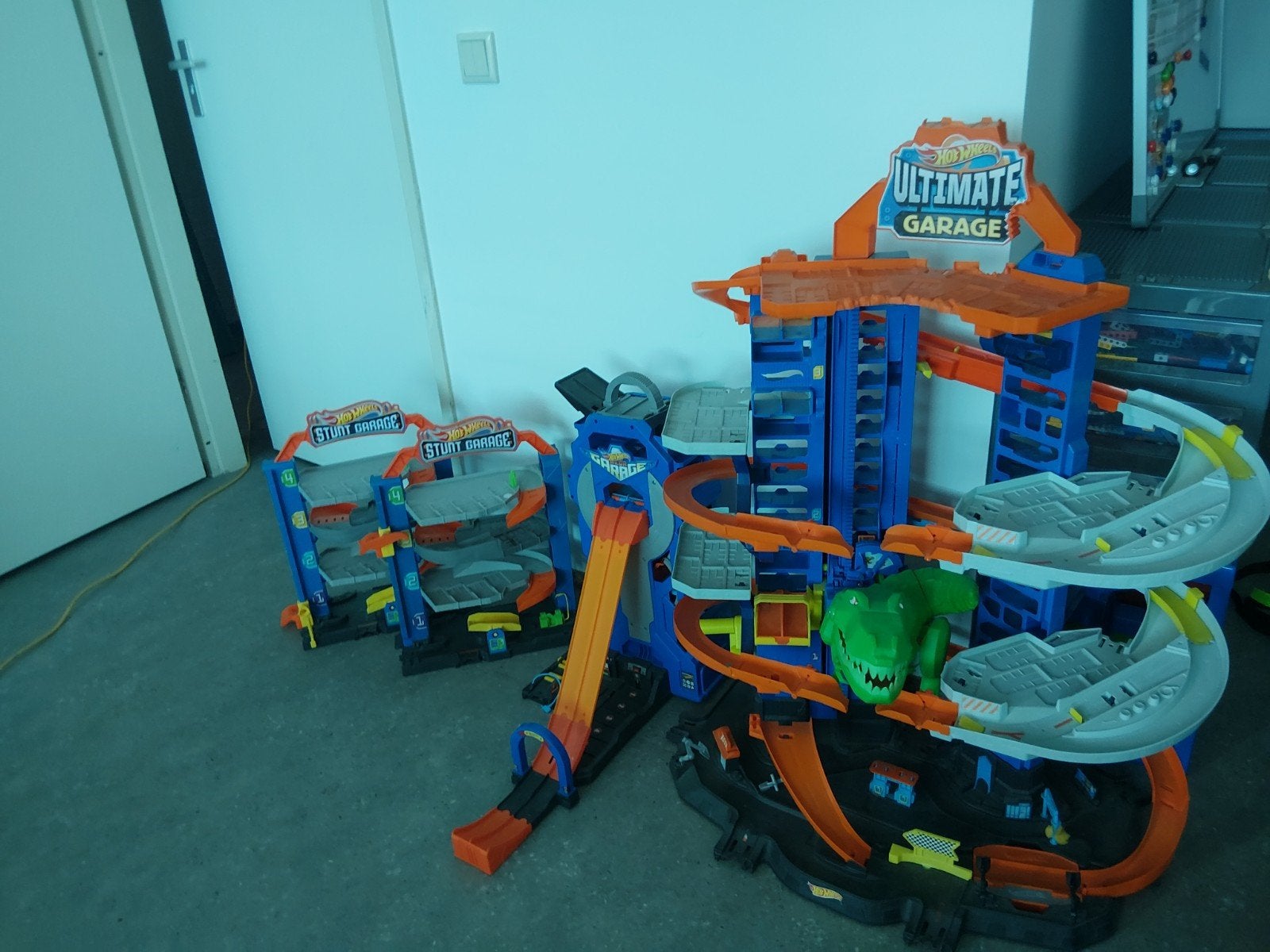 hotwheels cars 234, 7 boosters. 5 garages, banen en bochten., Ophalen, Gebruikt, Handmatig, Hot Wheels