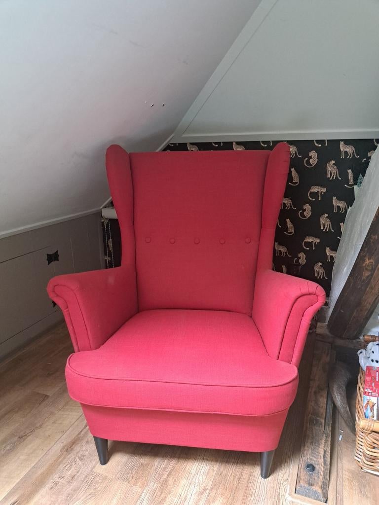 IKEA Strandmon oorfauteuil rood, Huis en Inrichting, Fauteuils, Gebruikt, Stof, 75 tot 100 cm, 75 tot 100 cm, Ophalen