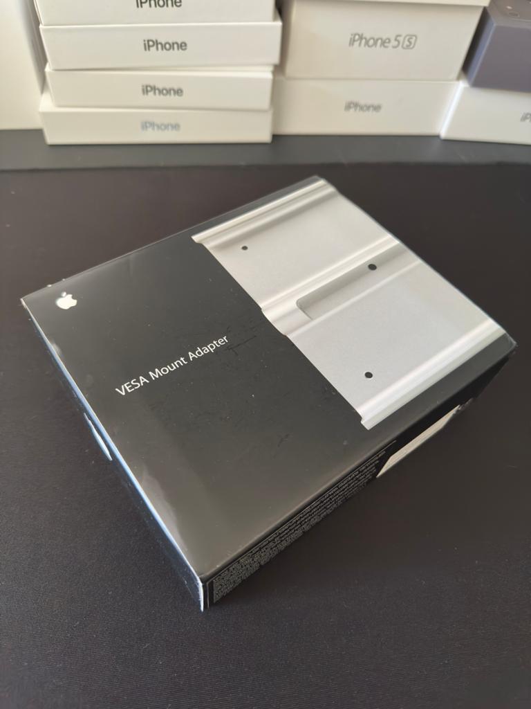 Apple VESA Mount Adapter - Prima staat in doos, Computers en Software, Monitoren, Ophalen of Verzenden, Zo goed als nieuw