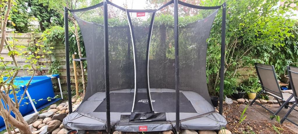 Berg trampoline met hoes, Ophalen, Gebruikt