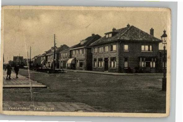 Veenendaal Zandstraat met scherpe vericale vouw st 1938, Ophalen of Verzenden, 1920 tot 1940, Gelopen, Utrecht