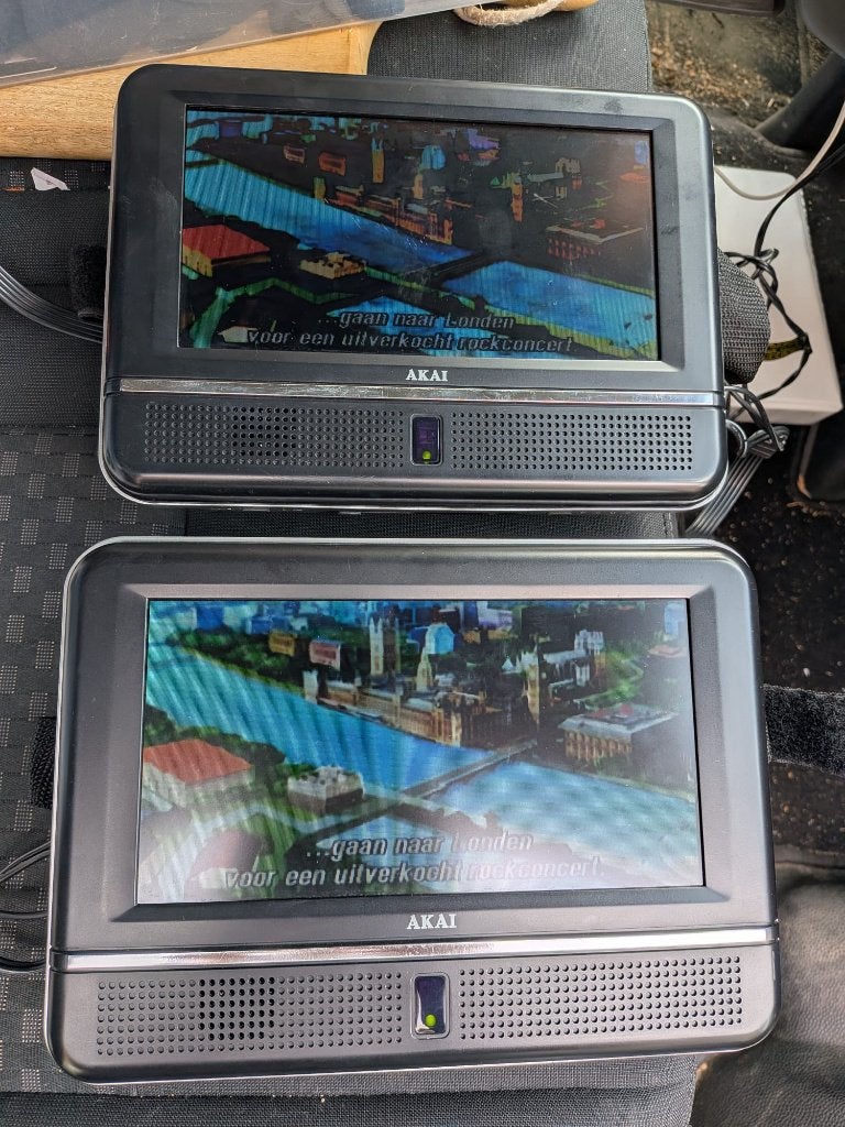 Twin portable  2x 8" LCD DVD-set + Gamepad, Gebruikt, Draagbaar, Ophalen of Verzenden, Overige merken