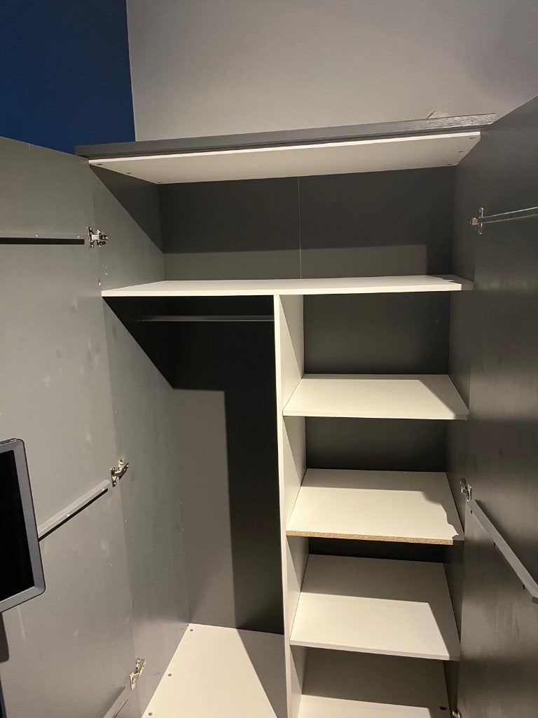 Woood kledingkast staalgrijs, Met deur(en), Gebruikt, 100 tot 150 cm, 200 cm of meer