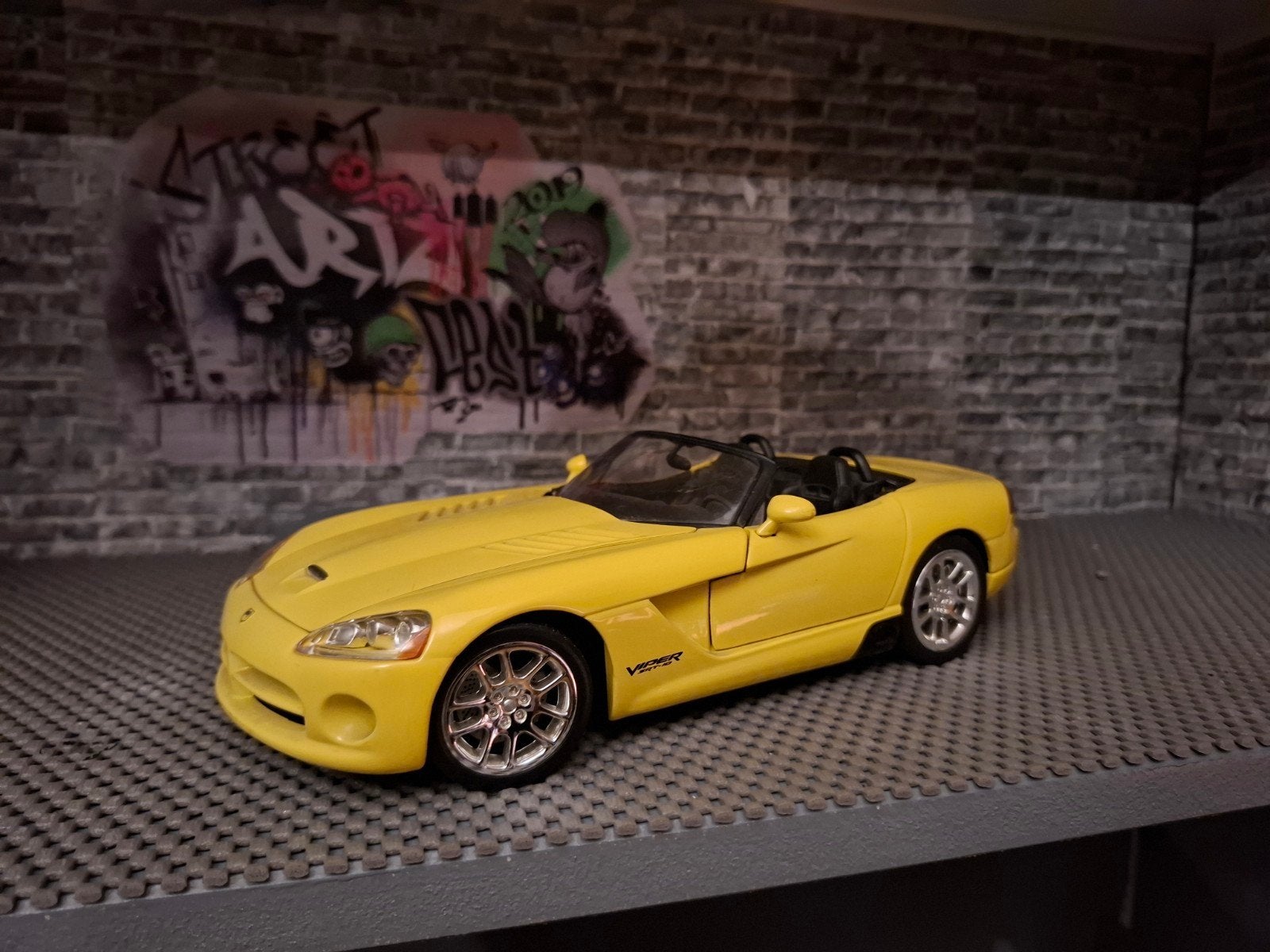 dodge viper 2 fast 2 furious ertl 1:18, Ophalen of Verzenden, Zo goed als nieuw, Auto, ERTL