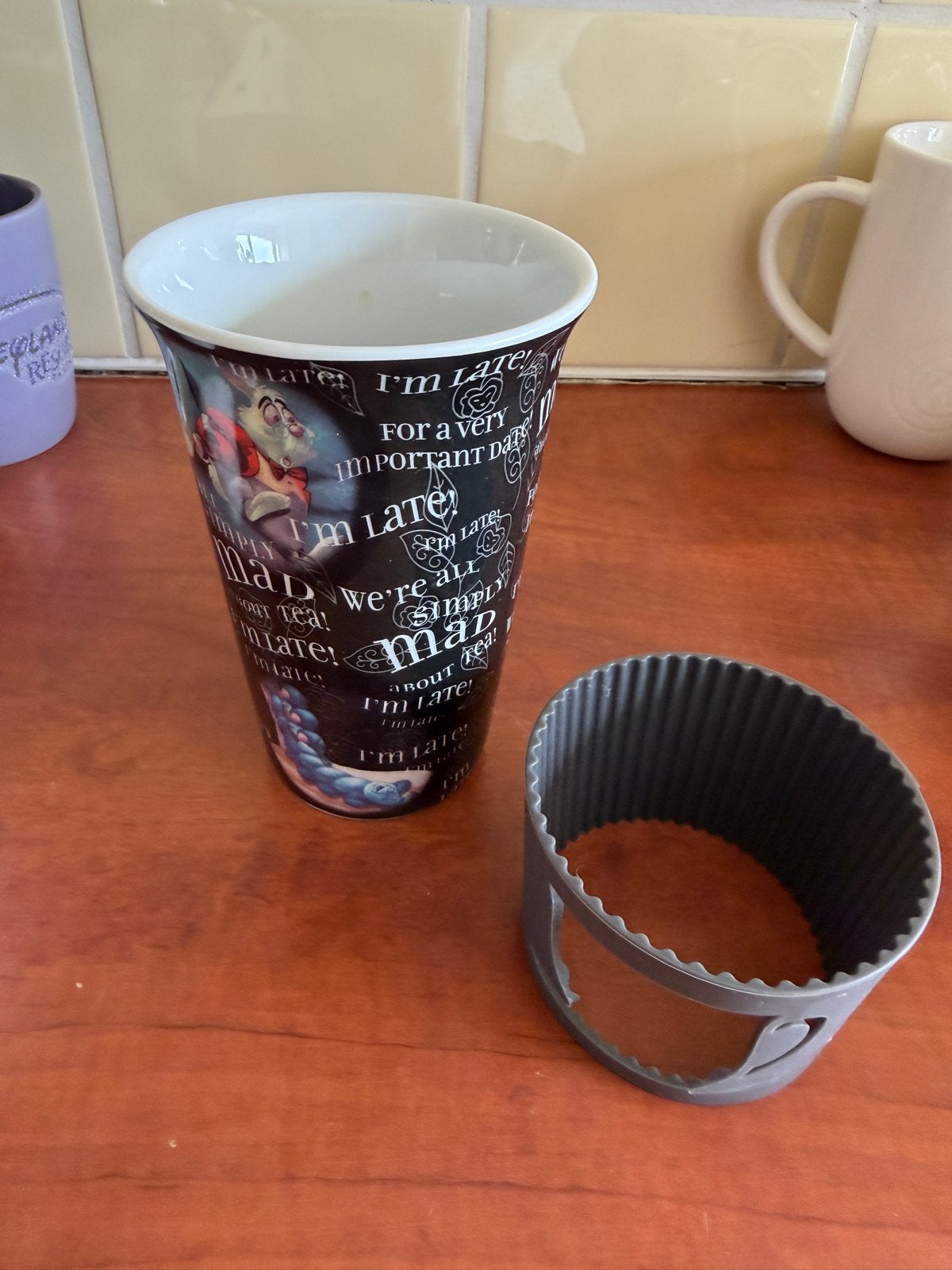 Alice in Wonderland koffiebeker Disneyland Parijs, Meerkleurig, Overige stijlen, Ophalen of Verzenden, Zo goed als nieuw