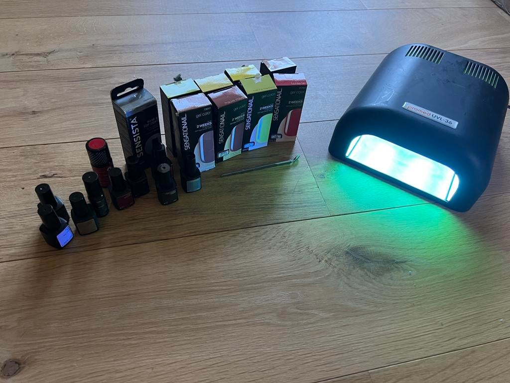 Gellakset met diverse lakjes, Ophalen of Verzenden, Zo goed als nieuw, Overige kleuren, Handen en Nagels