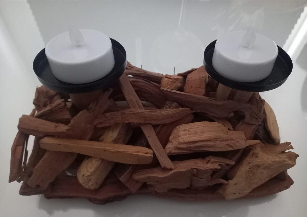 Unieke houten kandelaar met LED kaarsen, Bruin, Ophalen of Verzenden, Zo goed als nieuw, Hout