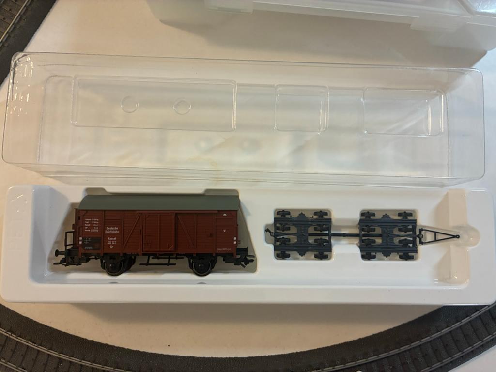 Märklin H0 46821 Gesloten Goederenwagon met Opleggers, Hobby en Vrije tijd, Modeltreinen | H0, Wisselstroom, Wagon, Ophalen of Verzenden